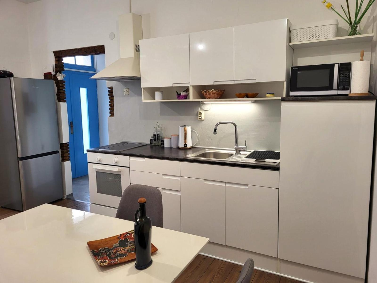 Holiday Home Blue Door In Pula Bagian luar foto