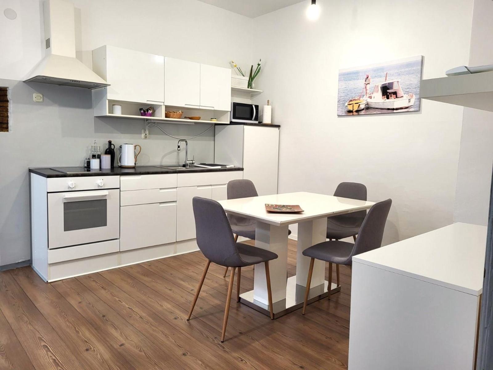 Holiday Home Blue Door In Pula Bagian luar foto
