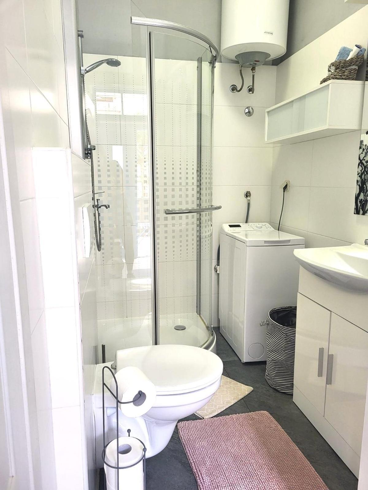 Holiday Home Blue Door In Pula Bagian luar foto