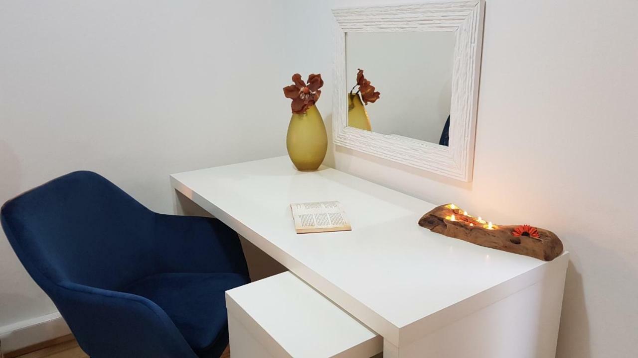 Holiday Home Blue Door In Pula Bagian luar foto