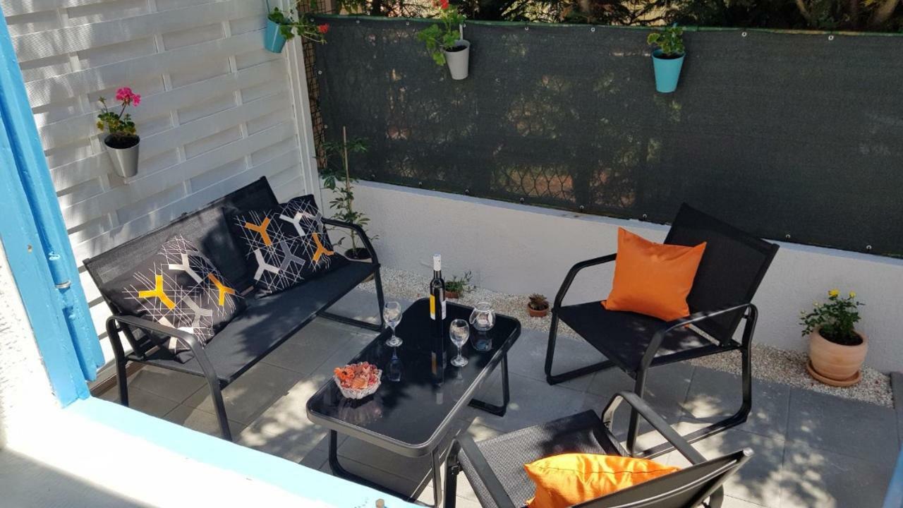 Holiday Home Blue Door In Pula Bagian luar foto