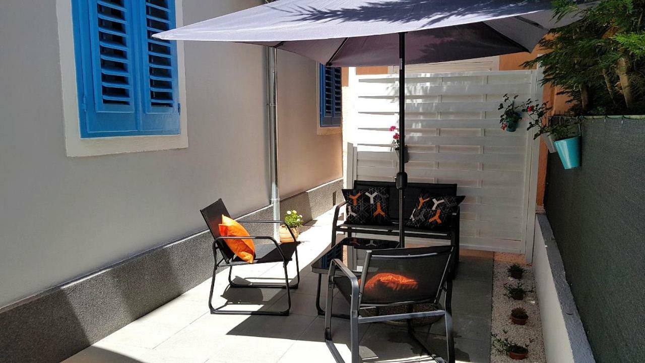 Holiday Home Blue Door In Pula Bagian luar foto