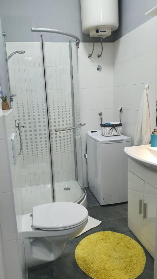 Holiday Home Blue Door In Pula Bagian luar foto